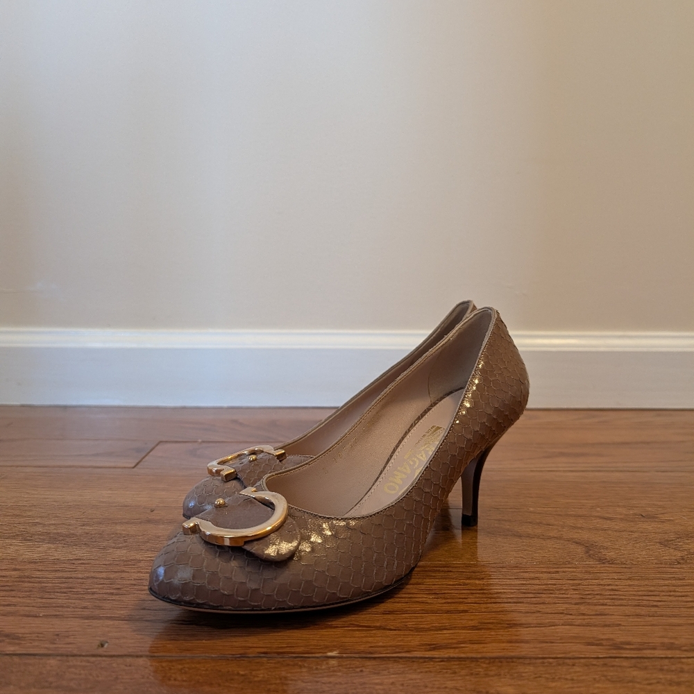 NEW Salvatore Ferragamo Pumps